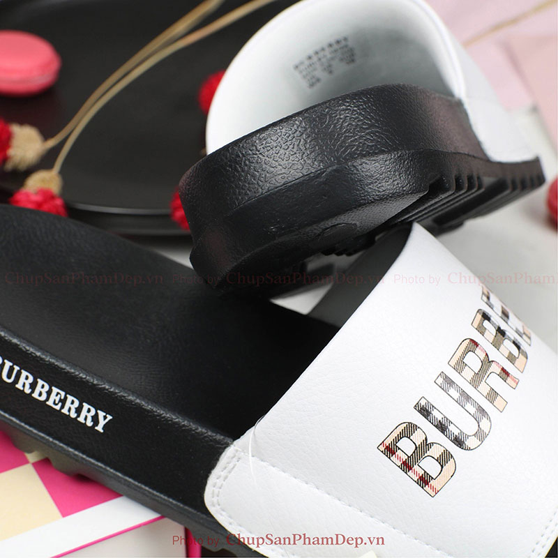 Dép Quai Úp Chữ Burberry Caro Basic