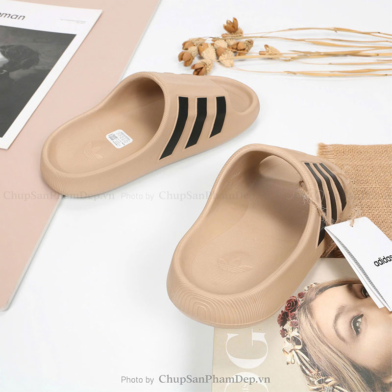 Dép Đúc Quai Ngang Adidas Slides Dark Brown Sắc Nét