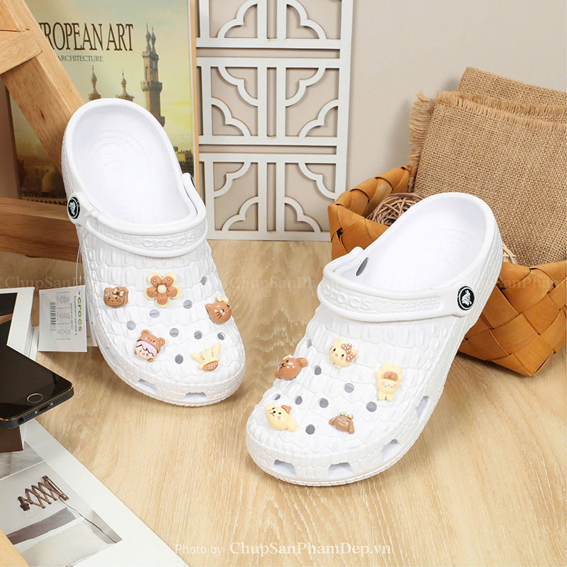 Dép Sục Crocs 02 Charm Gấu Siêu Yêu