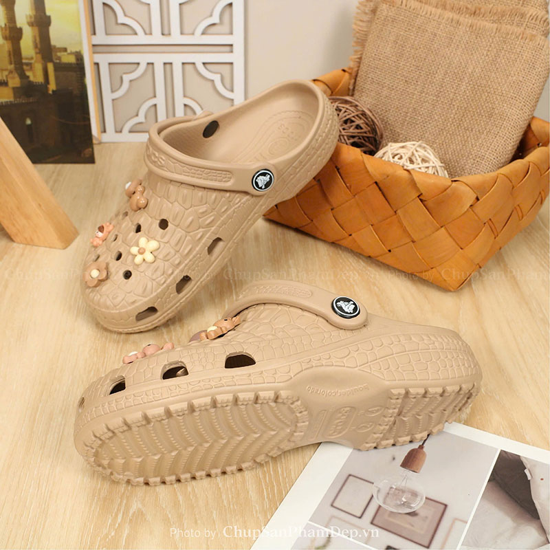 Dép Sục Crocs 02 Charm Gấu Siêu Yêu