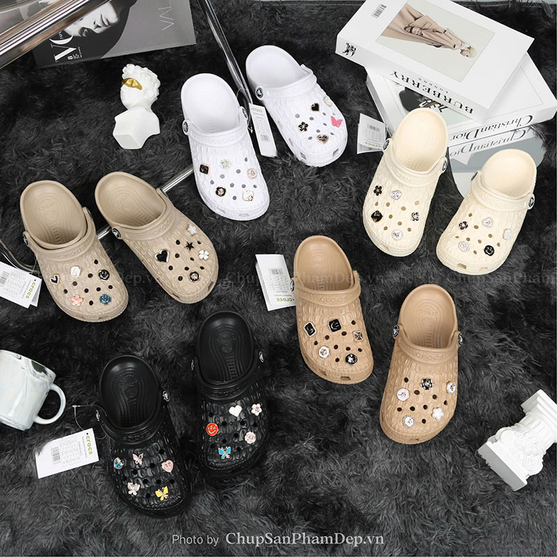 Dép Sục Crocs 02 Đính Charm Đậm Cá Tính