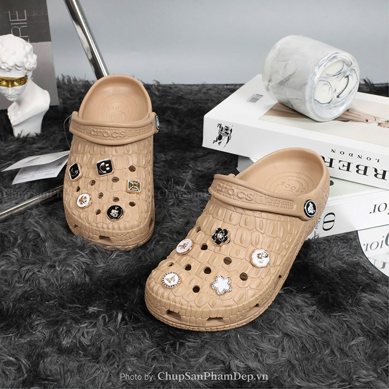 Dép Sục Crocs 02 Đính Charm Đậm Cá Tính