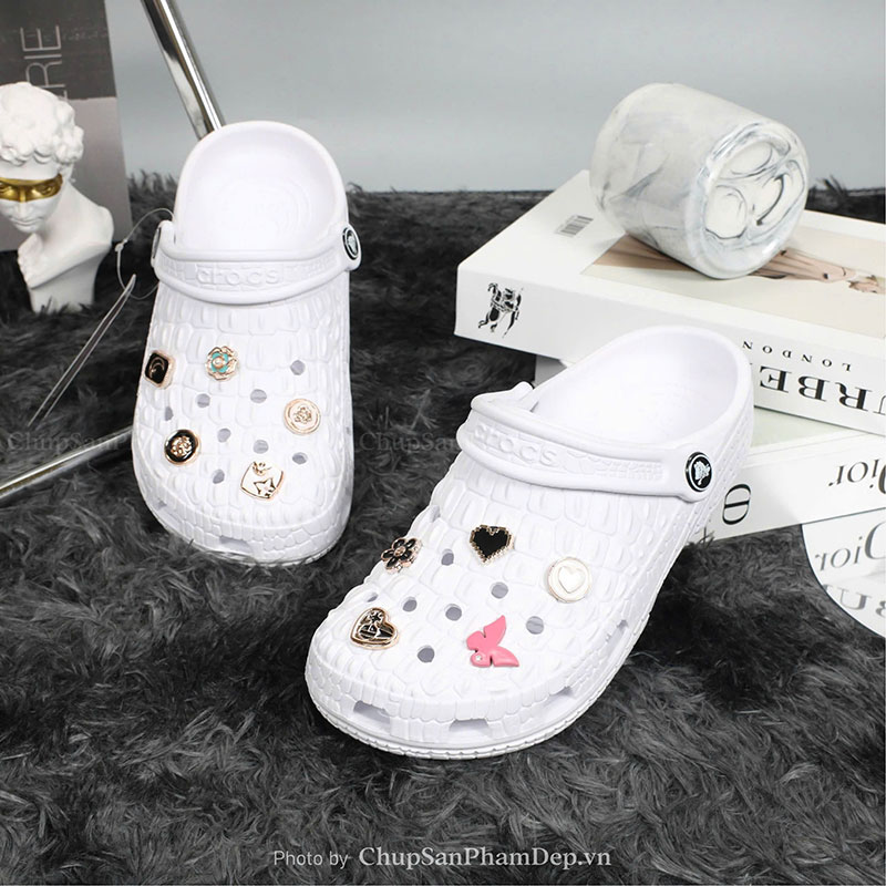 Dép Sục Crocs 02 Đính Charm Đậm Cá Tính