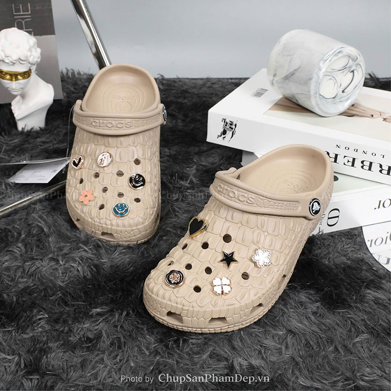 Dép Sục Crocs 02 Đính Charm Đậm Cá Tính