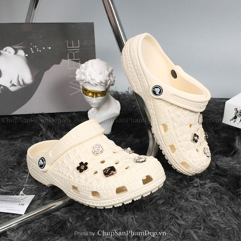 Dép Sục Crocs 02 Đính Charm Đậm Cá Tính