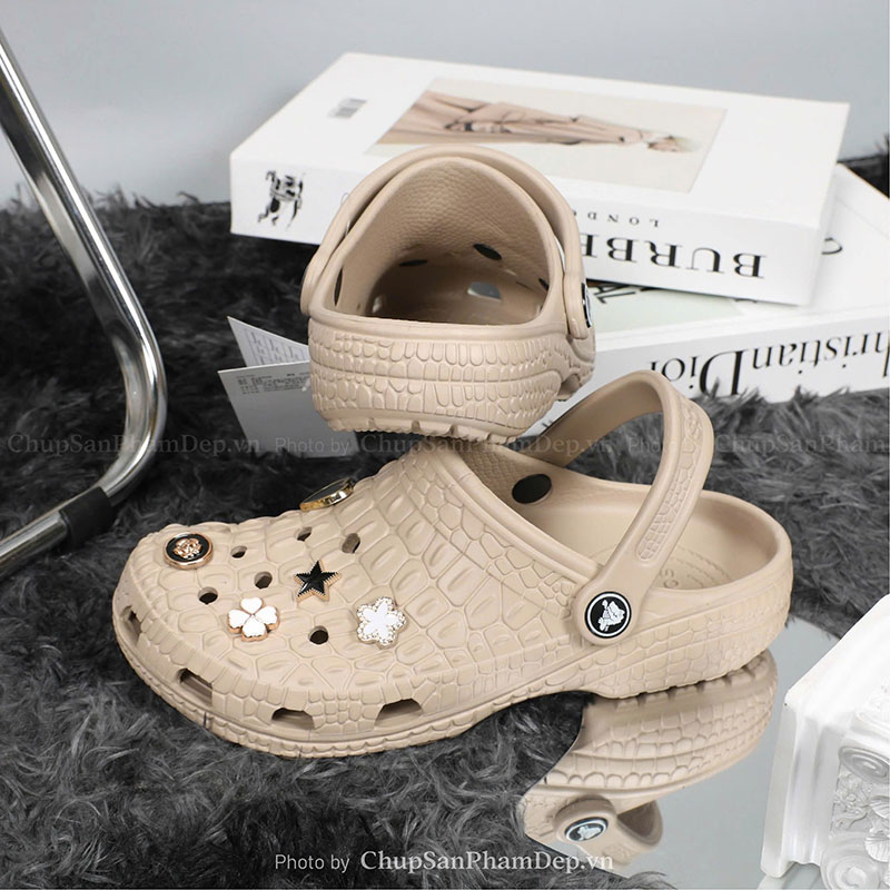 Dép Sục Crocs 02 Đính Charm Đậm Cá Tính