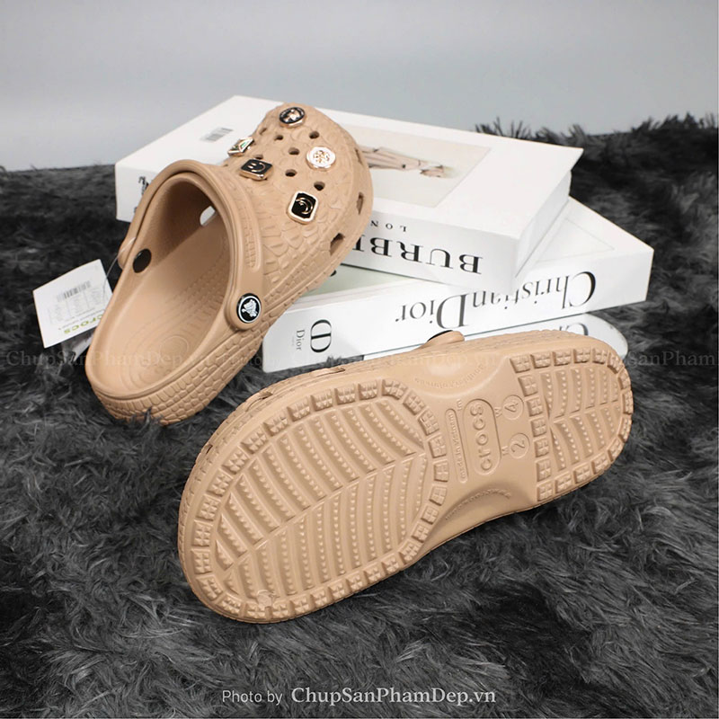 Dép Sục Crocs 02 Đính Charm Đậm Cá Tính