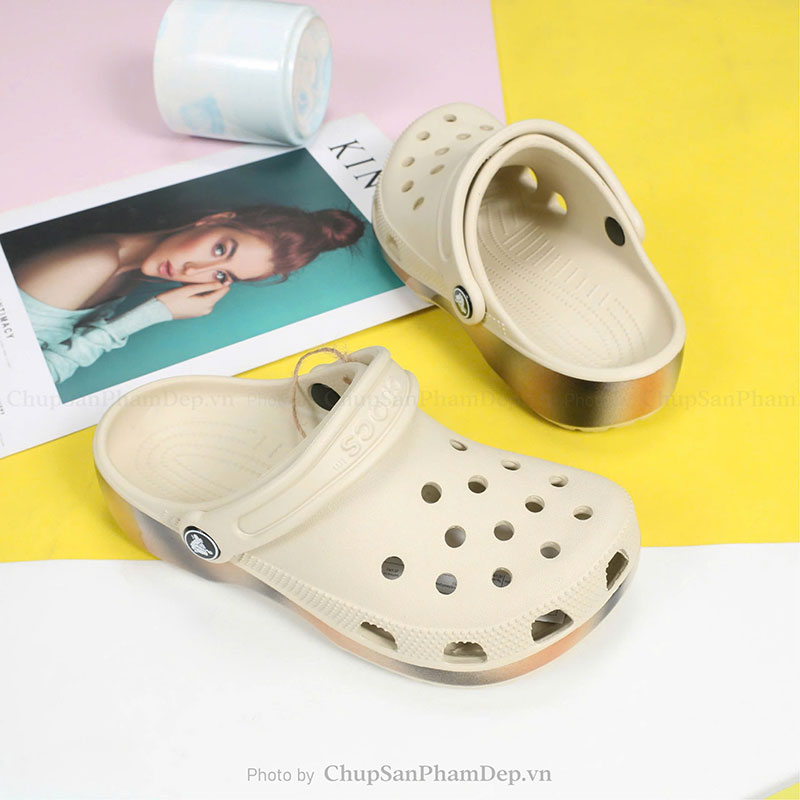 Dép Sục Crocs 05 Viền Đế Màu Sắc Nét