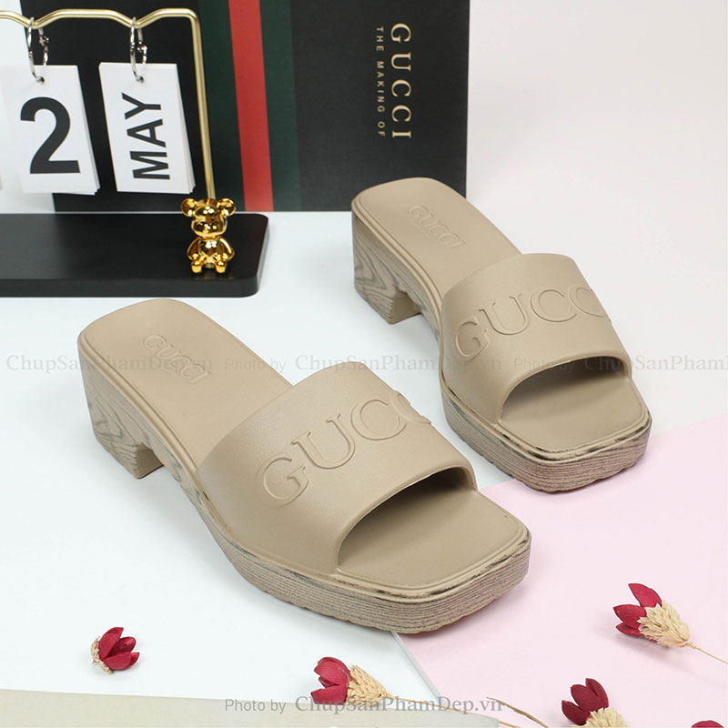 Dép Đúc Nguyên Khối Gucci Viền Gót Đẹp Mắt