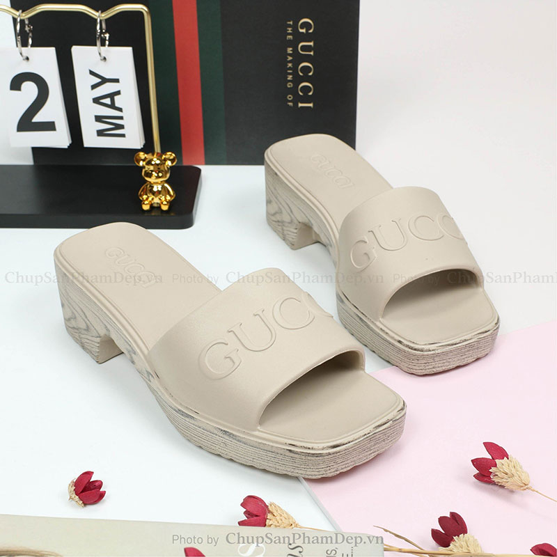 Dép Đúc Nguyên Khối Gucci Viền Gót Đẹp Mắt