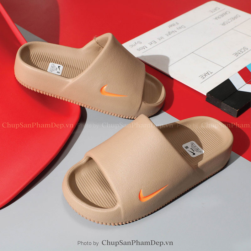 Dép Đúc Nike Chấm Sơn Đế Lạ Mắt