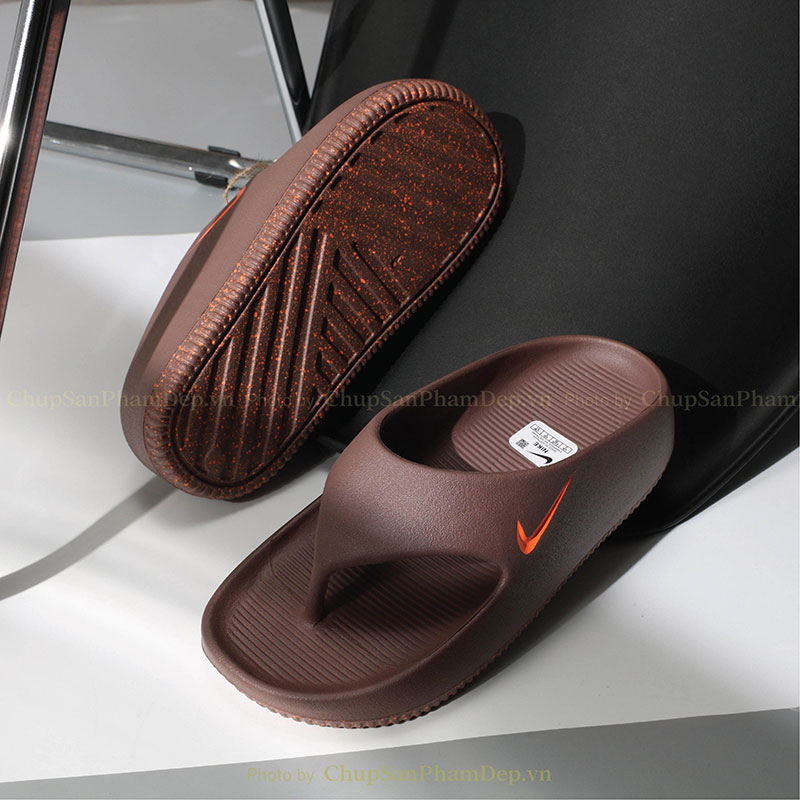 Dép Đúc Xỏ Ngón Nike Calm Phun Sơn Lạ Mắt