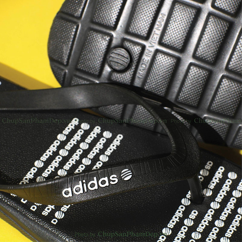 Dép Xỏ Ngón Adidas Hình Tròn Màu Thể Thao