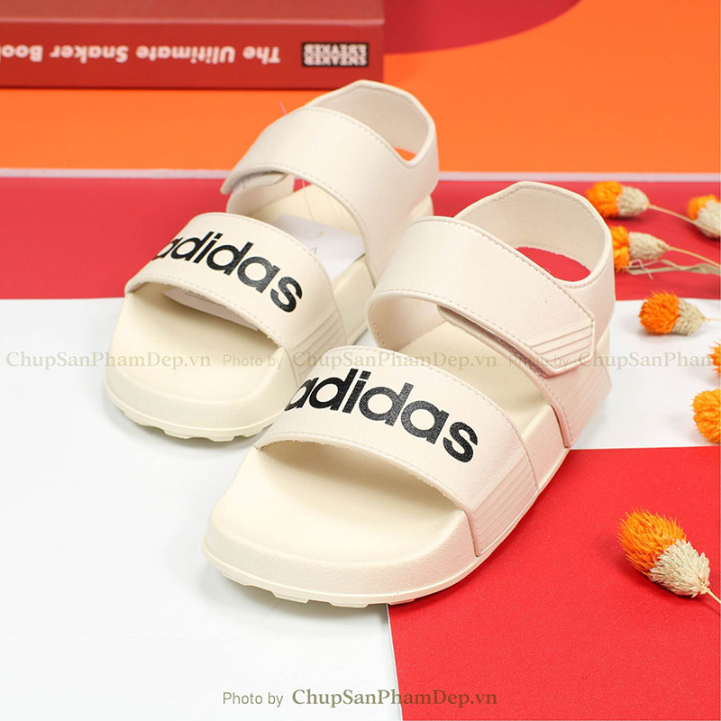 Giày Quai Hậu Logo Adidas Thiết Kế Basic