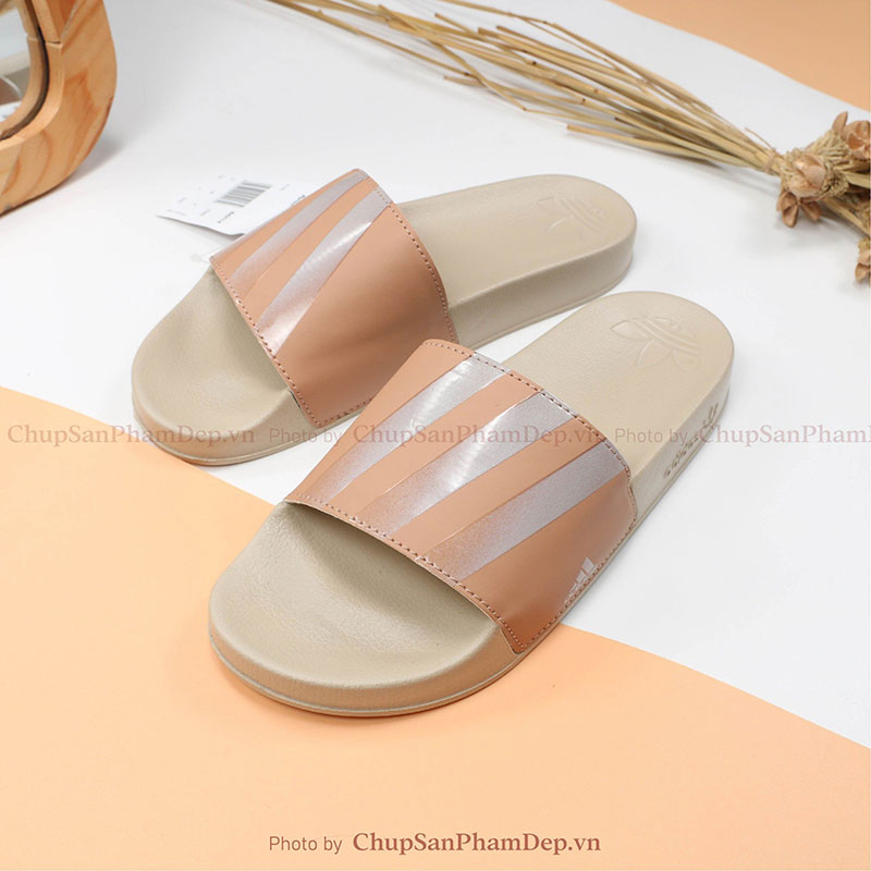 Dép Quai Ngang 3 Sọc Adidas Charm Màu Độc Đáo