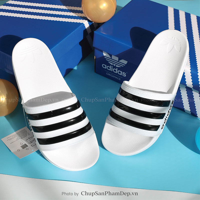 Dép Quai Ngang 3 Sọc Logo Đế Adidas Cổ Điển