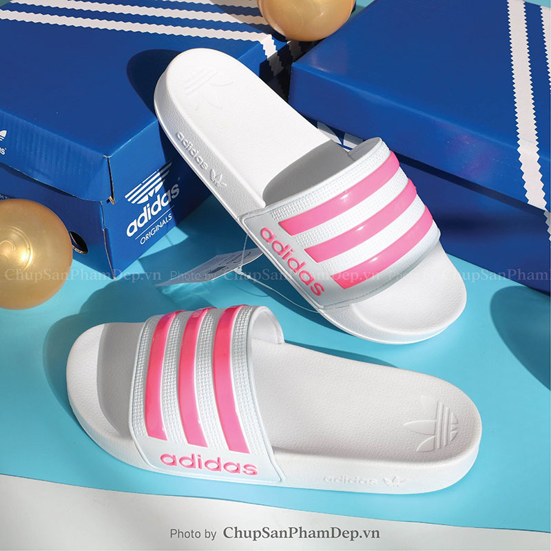 Dép Quai Ngang 3 Sọc Logo Đế Adidas Cổ Điển